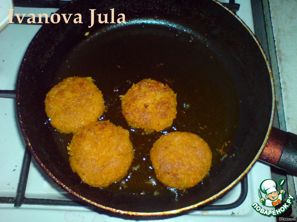6 котлет на сковородке. морковные котлеты рецепт классический на сковороде с фото пошагово. горелые котлеты. котлеты жарятся на сковородке. котлеты на сковороде.