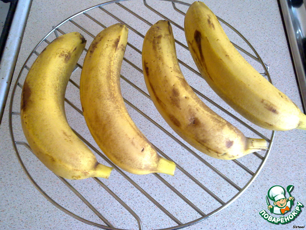 Печеные бананы. Банан для запекания. Печеный банан в духовке. Четверка из бананов.
