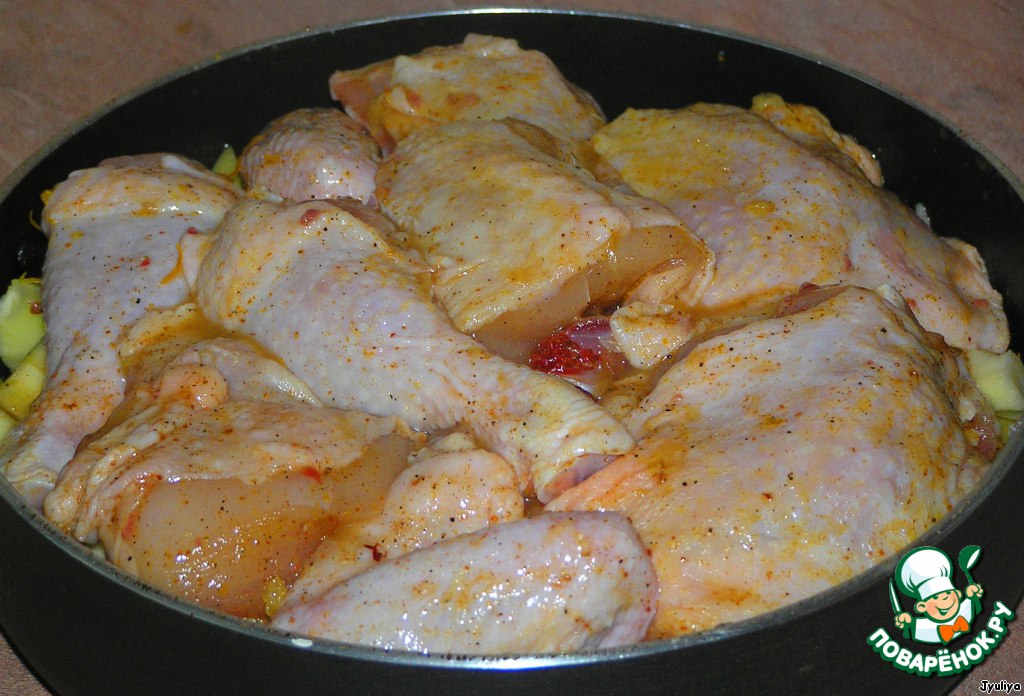 Цыпленок с картошкой в духовке рецепт. Цыпленок с клецками. Кусочки цыпленка в духовке.