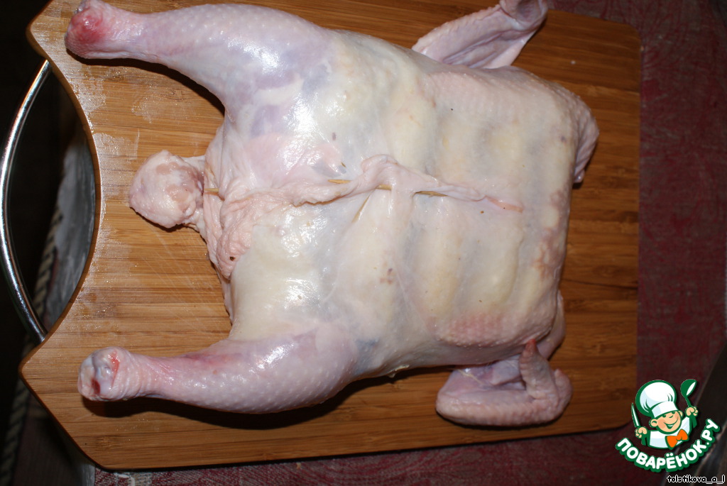 Курица фаршированная без костей. Фаршированная курица без костей. Фаршированная курица без костей в духовке. Курица фаршированная без костей целиком. Фаршированная курица без кости.