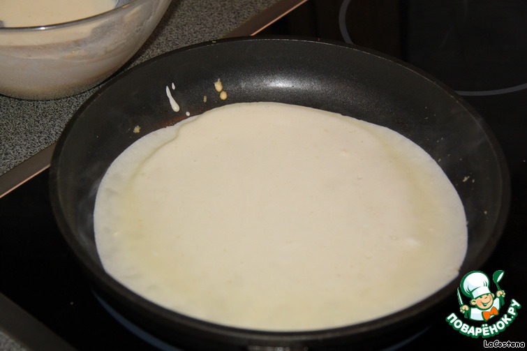 Блинчики в сливках на сковороде. Блинчики со сливочным маслом. Как равномерно распределить тесто для блинов на сковороде. Равномерно распределяем тесто на раскаленной сковороде.. Как налить тесто для блинов на сковороду