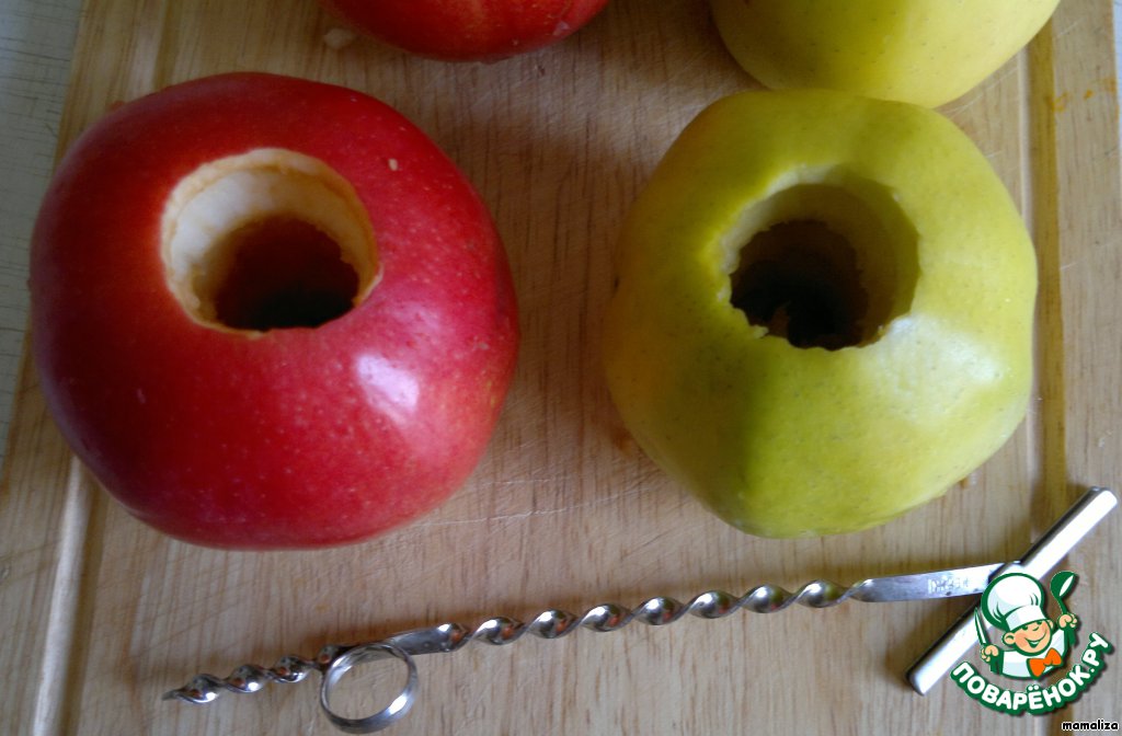 Перед обработкой из яблок иногда вырезают сердцевину. Вырезать сердцевину из яблок. Вырезать сердцевину яблока. Приспособление для вырезания сердцевины яблок. Для вырезания сердцевины яблок.