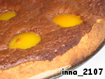 Шоколадный пирог с персиками и орехами – кулинарный рецепт