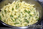 Asparagus and peas conchiglie -      